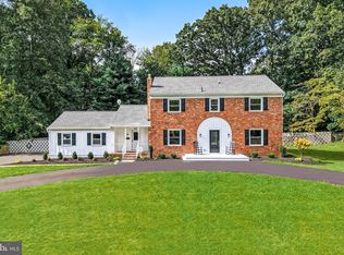 268 N Riding Dr, Moorestown, NJ 08057