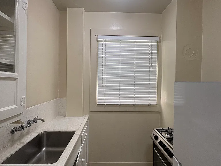Lenox Apartments — Photo 18