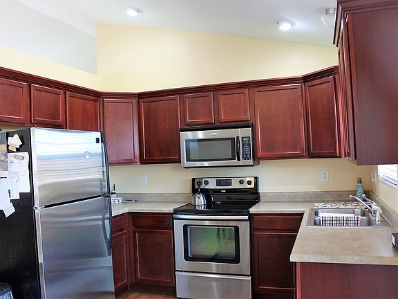5th image of 108 White Pine Ave