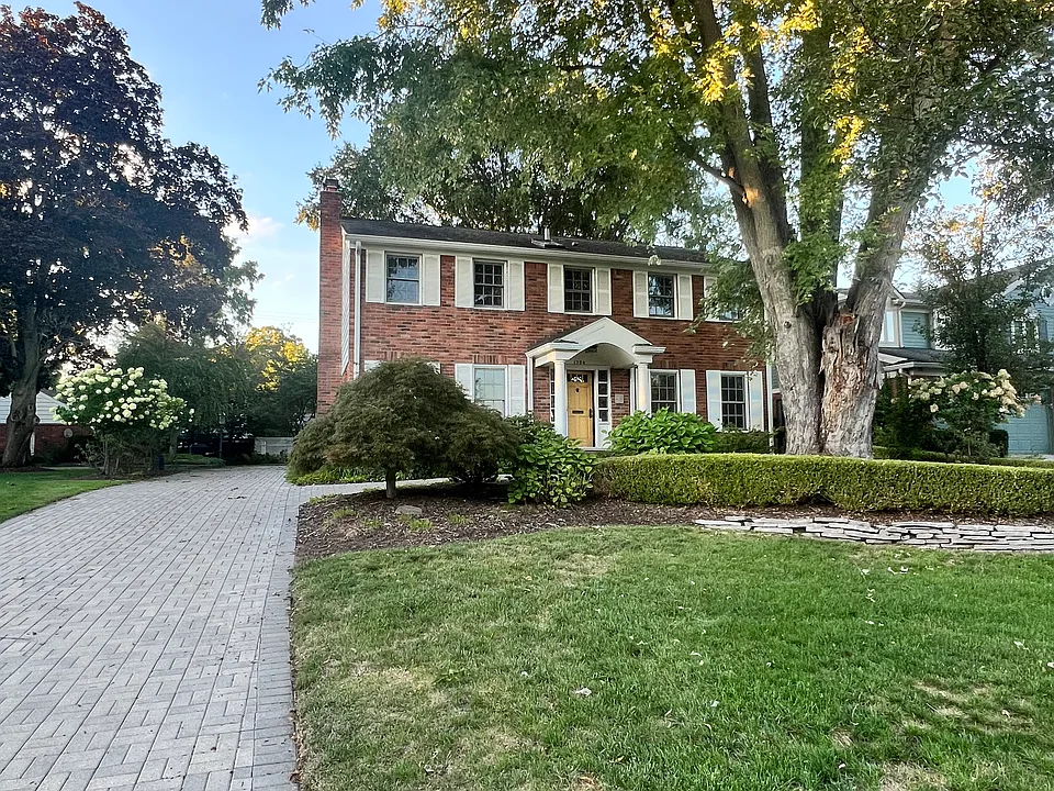 1754 Fairway Dr