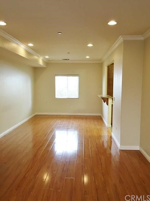 1st image of 536 N Maryland Ave Unit 104