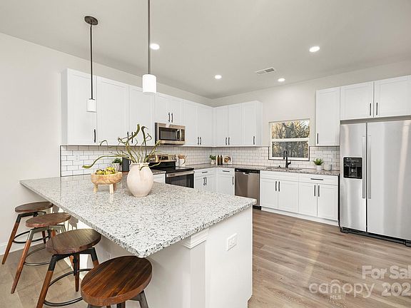 2nd image of 804 Plaza Walk Dr