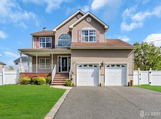 24 Naples Ave, Cliffwood, NJ 07721
