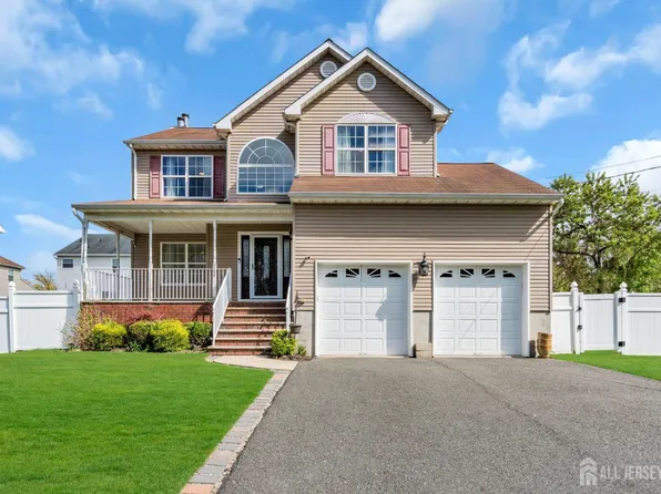 24 Naples Ave, Cliffwood, NJ 07721