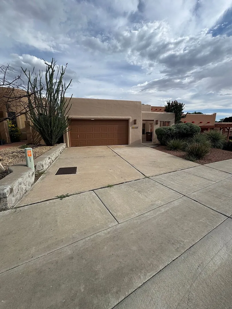 3 Bedroom, 3 Bath, 2 Car Garage Home — Photo 1