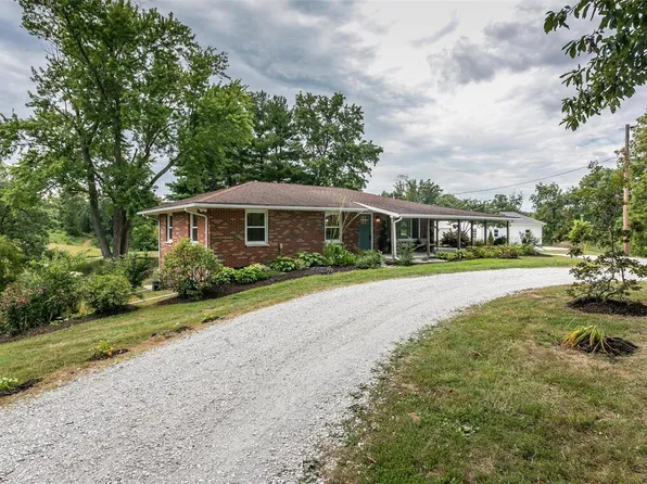7367 Green Hedge Rd, Edwardsville, IL 62025