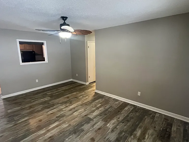 319 Mill Trace Dr #B — Photo 2