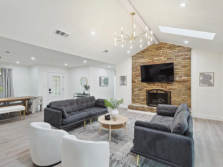 1208 Mayleaf Dr — Photo 4
