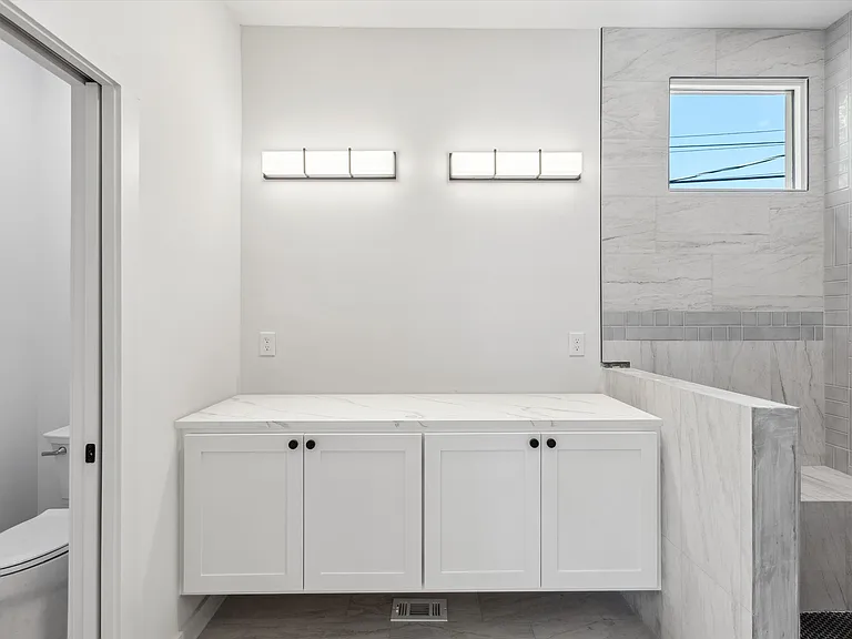 2060 Carr Ave — Photo 4
