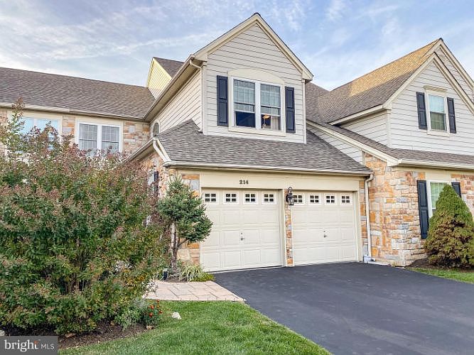 1st image of 214 Greenbriar Dr
