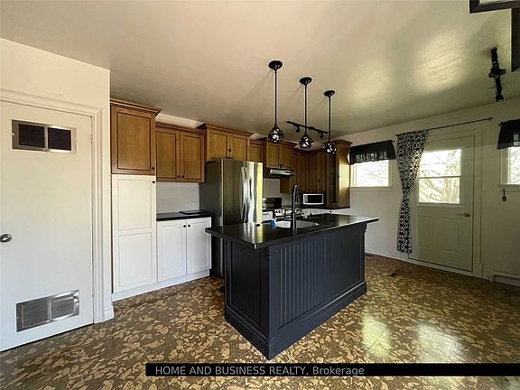 4th image of 8 Sora Dr