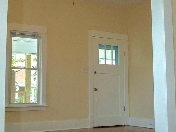 2nd image of 921 Edgemont Ave #1
