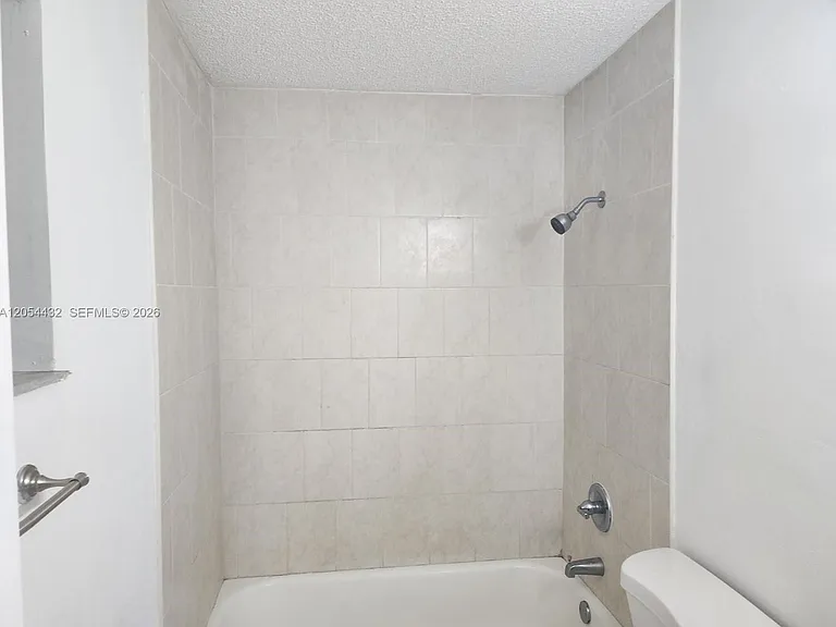 642 E 2nd Ave #B — Photo 13