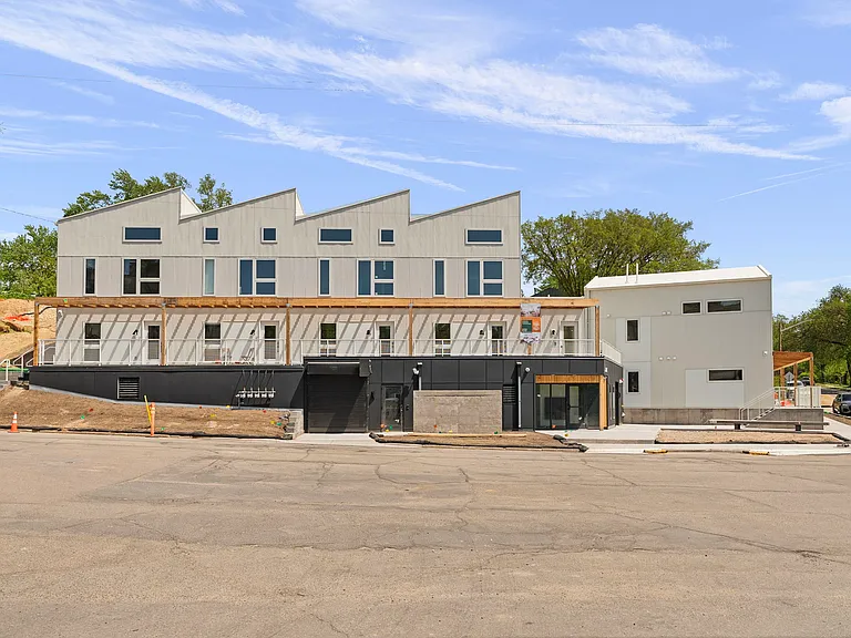 2426 Inglewood Ave — Photo 4