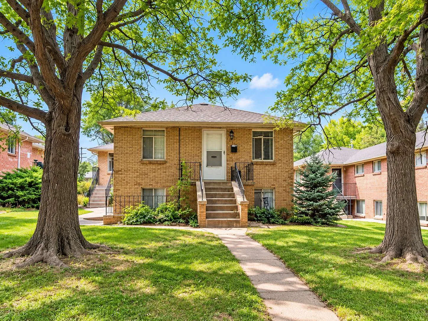 2 bed, 1.0 bath, 817 sqft, $1,340 — Photo 1