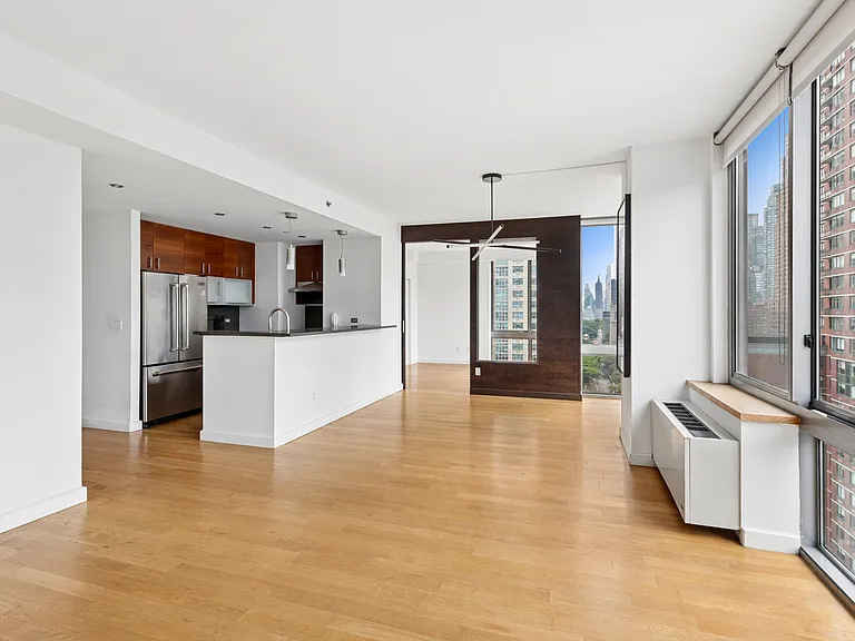 225 W 60th St #18E — Photo 2