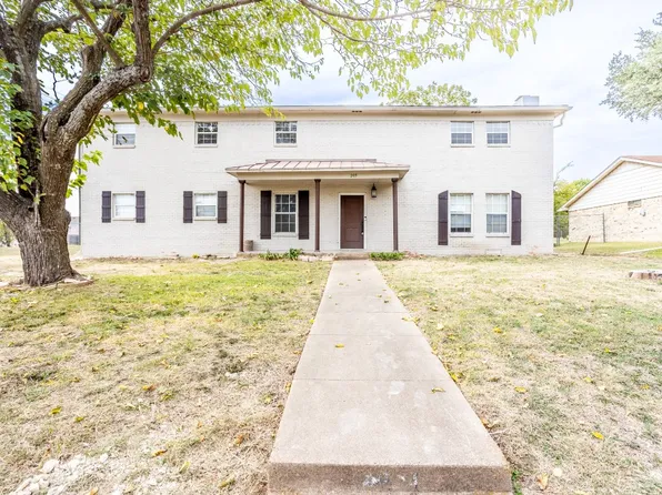 205 Stardust Ln, Desoto, TX 75115