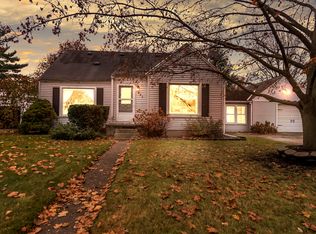 1082 Vos St, Jenison, MI 49428