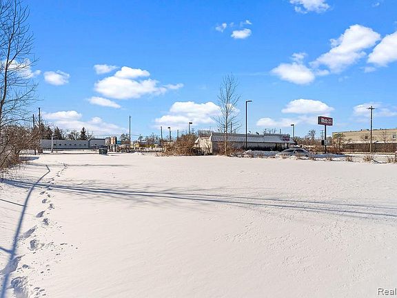 4th image of 1019 E Bristol Rd