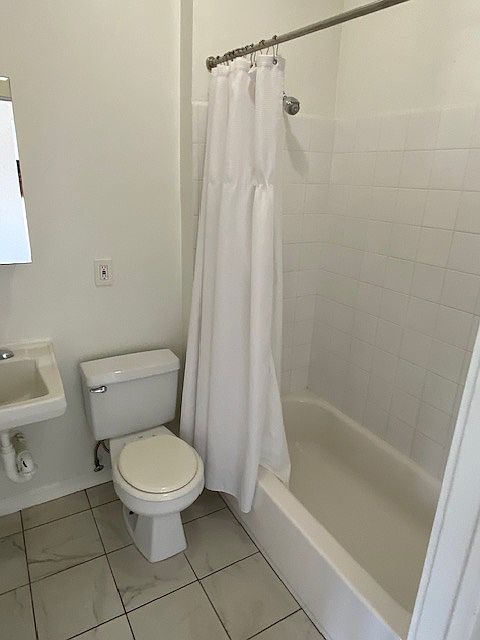 2nd image of 3410 1/2 Whittier Blvd APT B