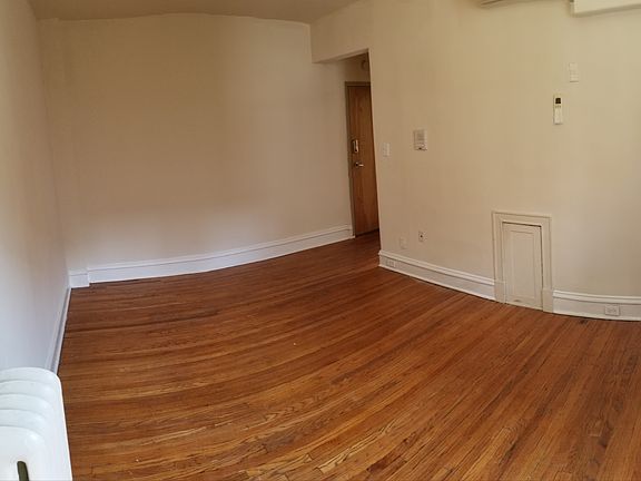 3rd image of 1207 W Franklin St APT 15
