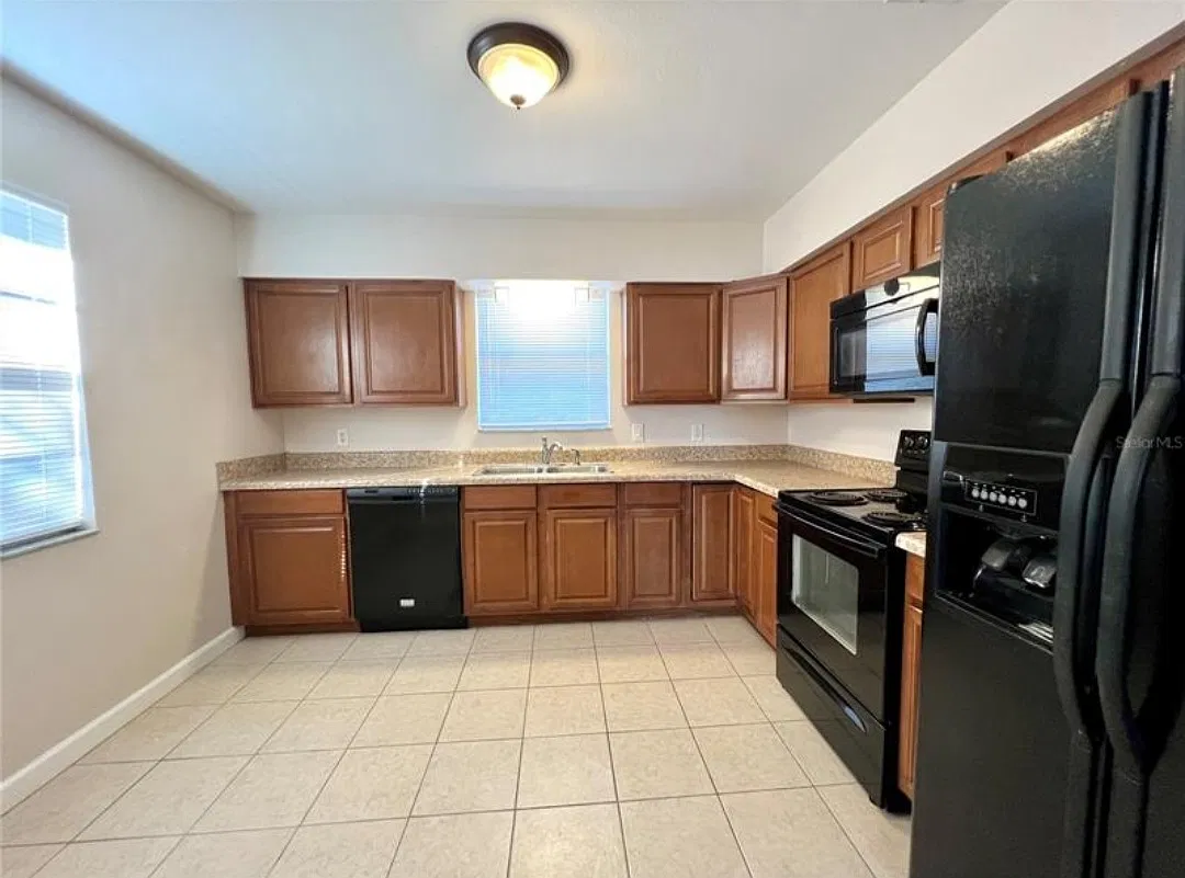 2 bed, 720 sqft, $1,300 — Photo 4