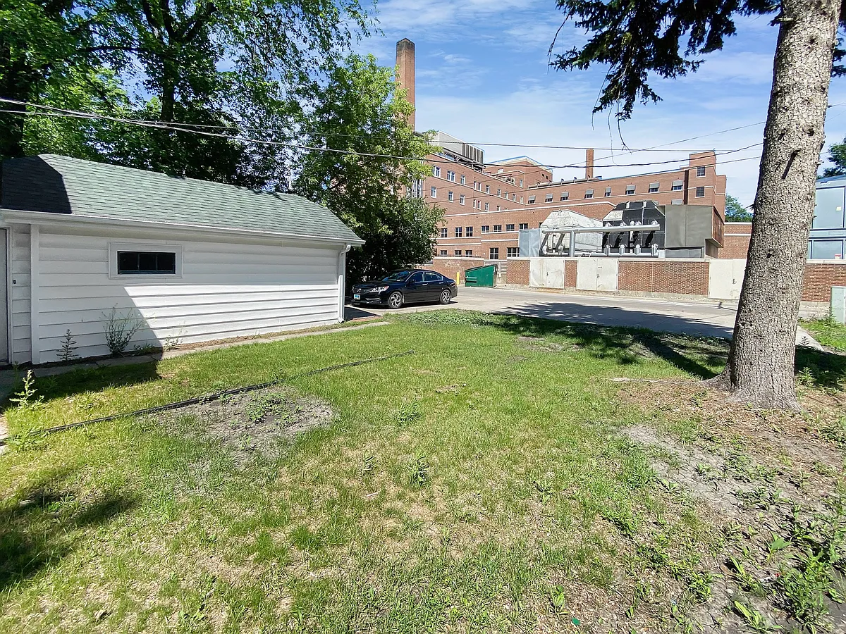 Building Photo - 408 Hamline St