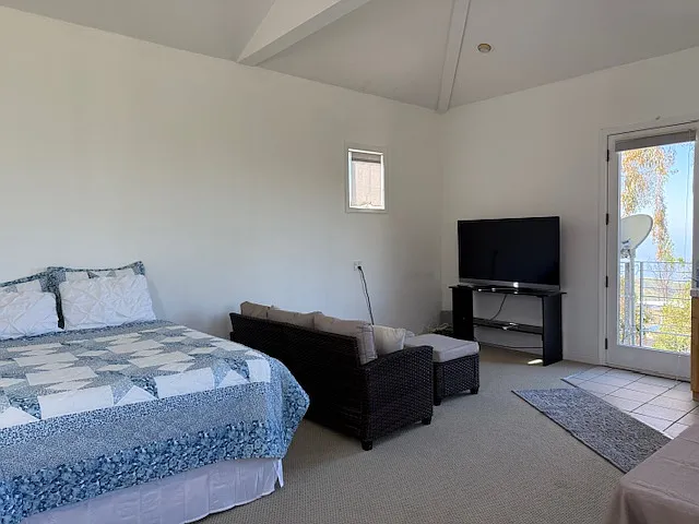 21154 Saddle Peak Rd — Photo 10