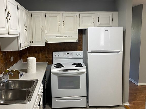 3rd image of 4025 Bonhill Dr APT 2C