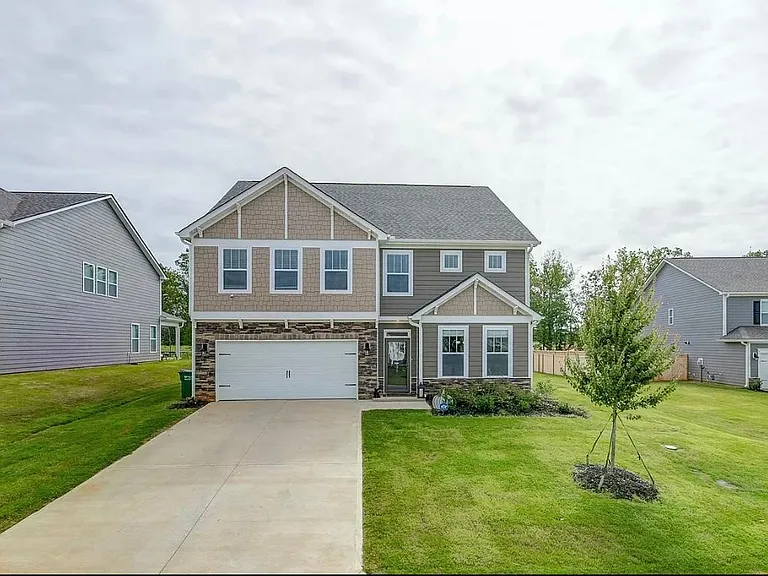 6231 Graymount Trl — Photo 1