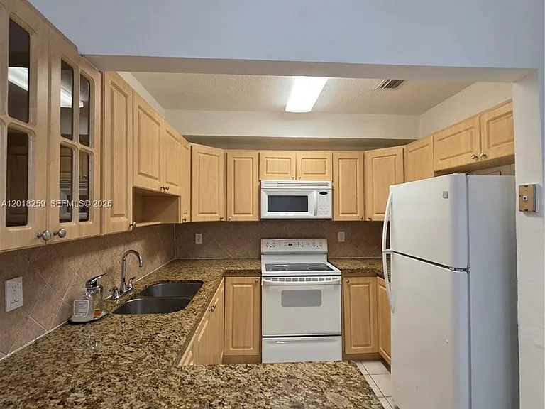 4601 SW 5th St — Photo 12