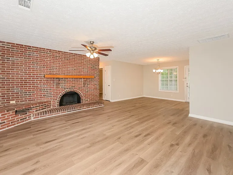 5406 Cindy Ln SE — Photo 3