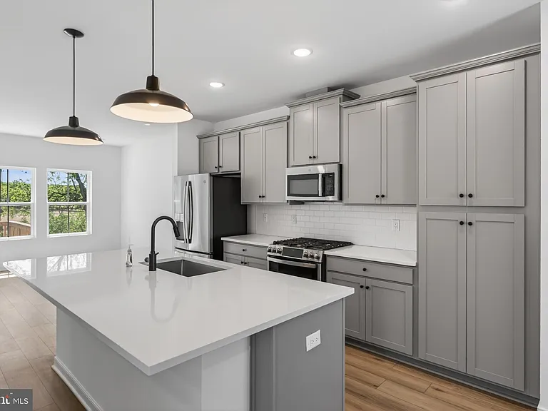 73 Basswood St — Photo 14