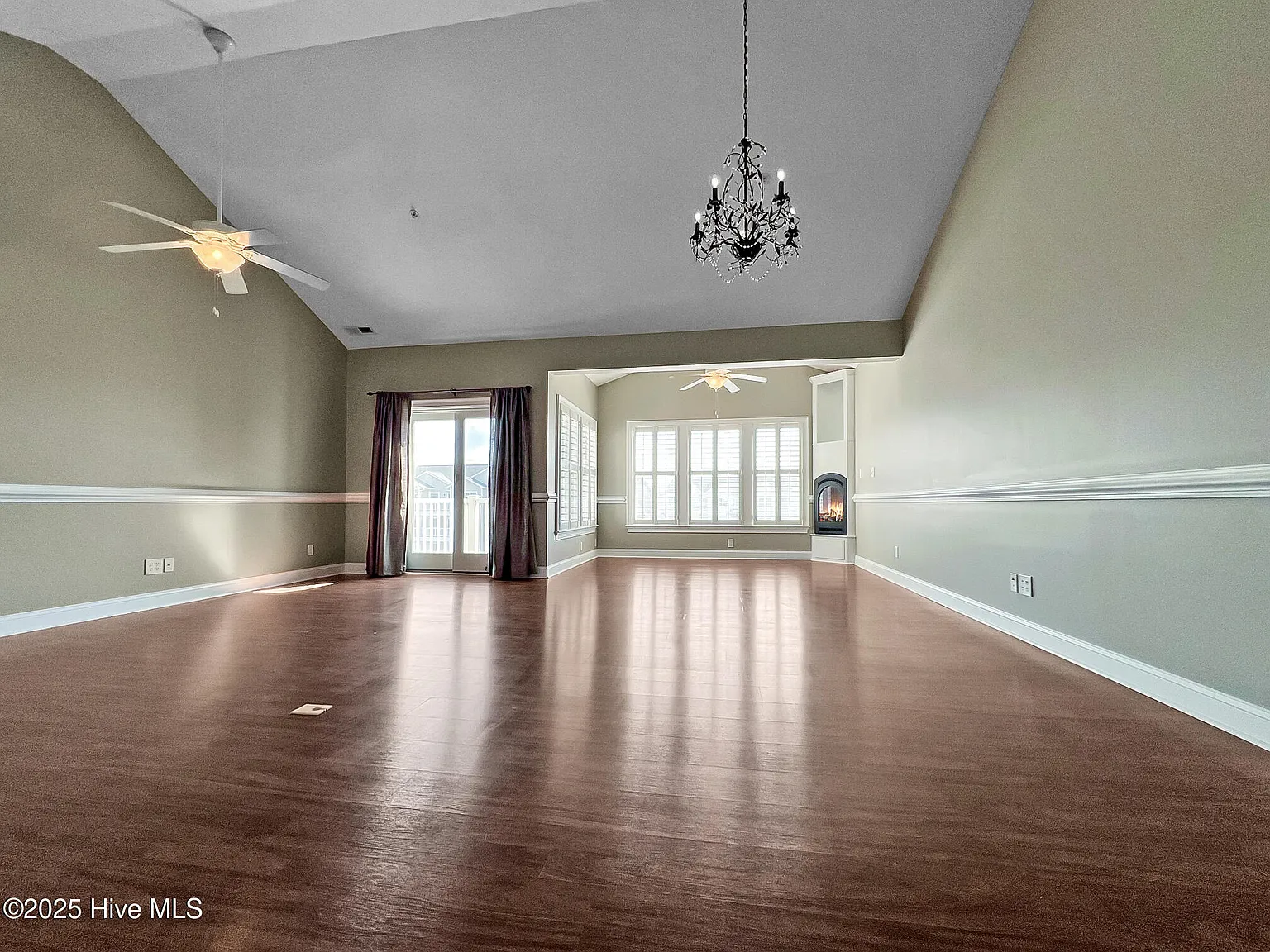 3 bed, 2.0 bath, $2,050 — Photo 3