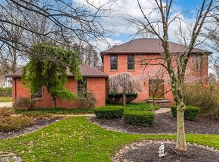 1354 Red Bush Ln, Macedonia, OH 44056