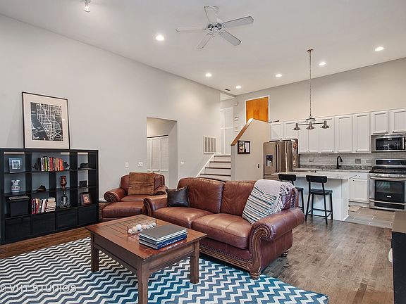 2nd image of 1222 N Wolcott Ave APT 1S