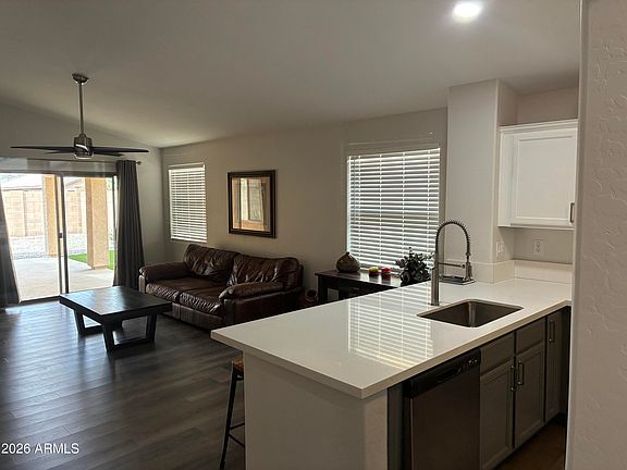 3rd image of 4634 W FREMONT Road