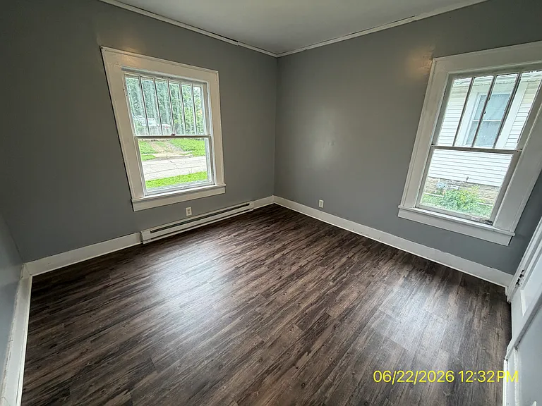 1203 E 27th St — Photo 4