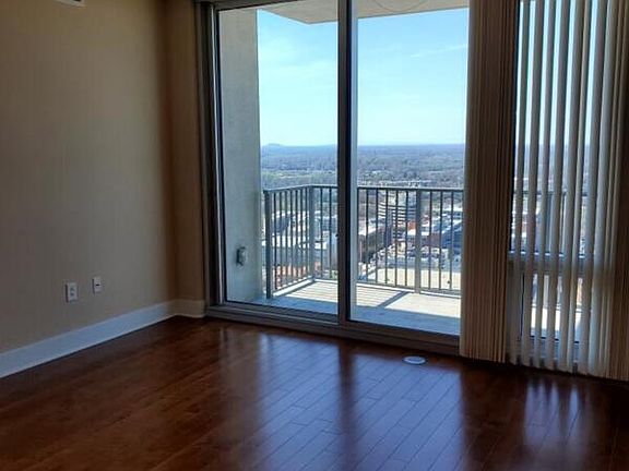 5th image of 215 N Pine St Unit 3202