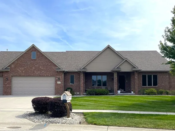 156 Pineview Dr, Oregon, OH 43616