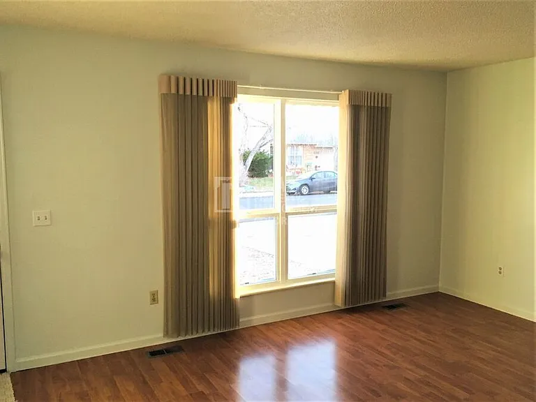 2607 W 101st Pl — Photo 3