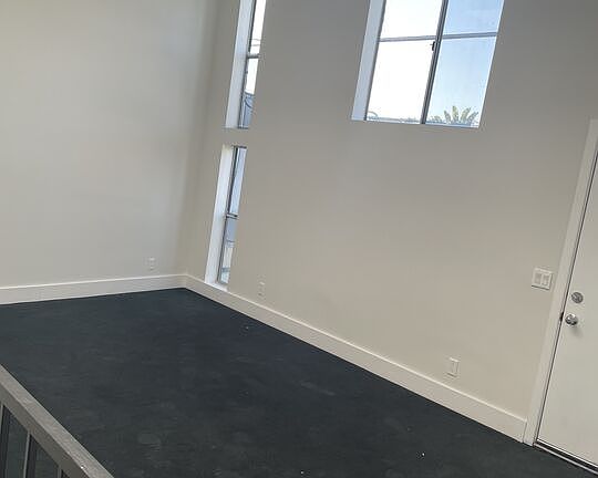 2nd image of 553 Rose Ave #6