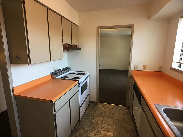 545 NE Kamiaken St — Photo 1