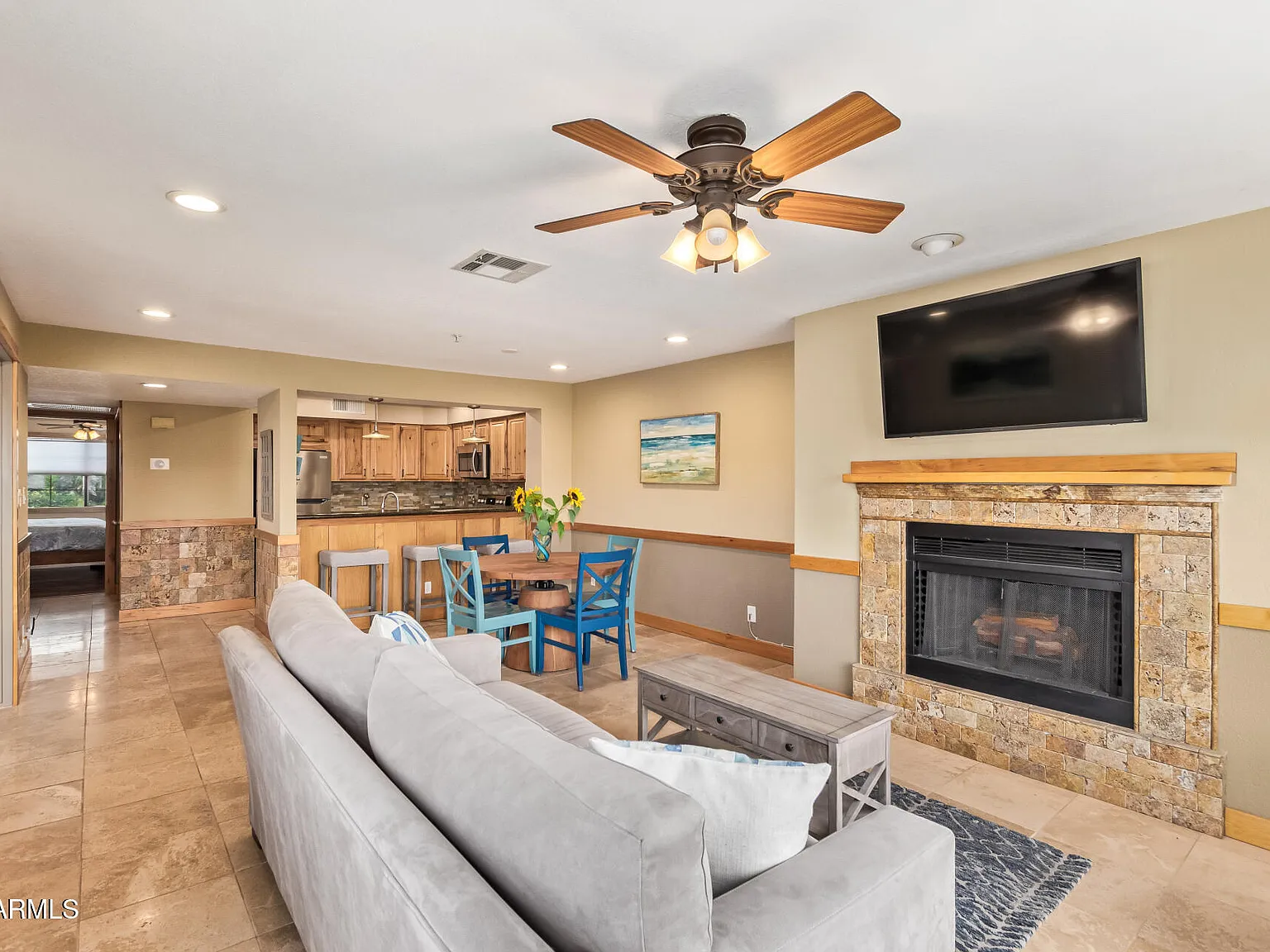 2 bed, 2.0 bath, 1081 sqft, $3,500 — Photo 2