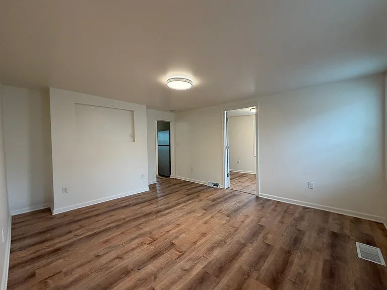 639 W Madison St — Photo 2