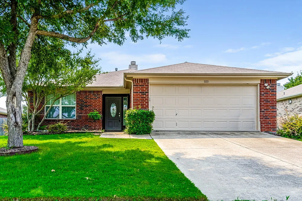 3 bed, 2.0 bath, 1626 sqft, $2,460 — Photo 1