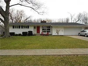 52 Greenbrier Rd photo 1