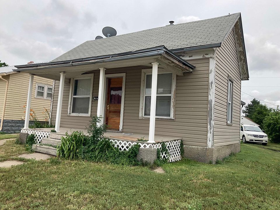 1st image of 402 E 13th St