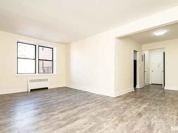 132-61 Sanford Avenue image 1 of 17