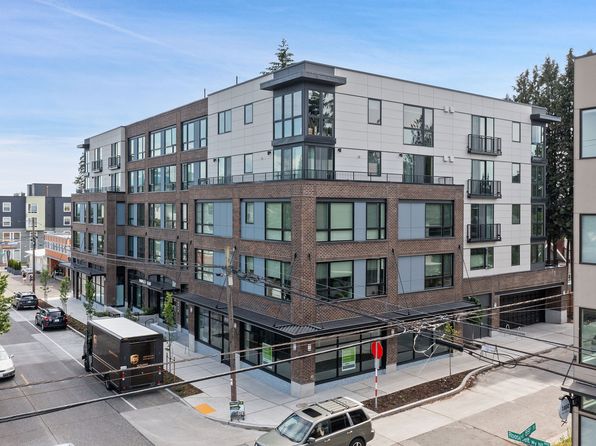 8829 Roosevelt Way NE #306